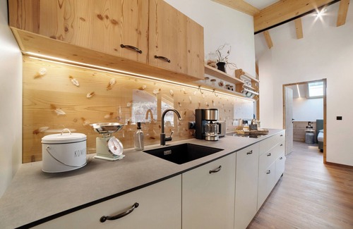 San Leonardo in Passiria Apartment | Apartment 'Federleicht' with Mountain View, Private Terrace and Wi-Fi