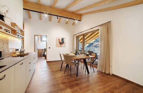 San Leonardo in Passiria Apartment | Apartment 'Federleicht' with Mountain View, Private Terrace and Wi-Fi