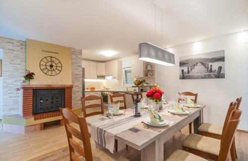 Znjan Apartment | Apartman Braavos ****