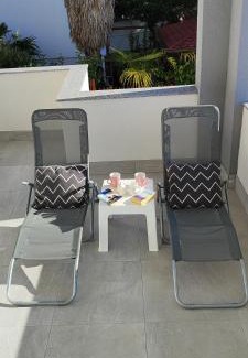 Pjescana Uvala Apartment | Apartman Emily, 6 plus 2 guests, newly refurbished