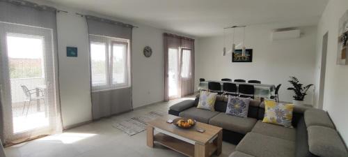 Pjescana Uvala Apartment | Apartman Emily, 6 plus 2 guests, newly refurbished