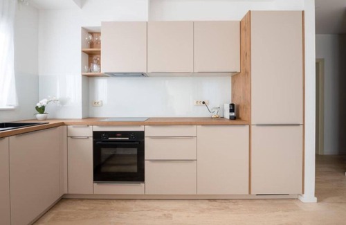 Kraljevec Sesvetski Apartment | Apartman Kona - Modern Comfort With 2 Parking Spaces