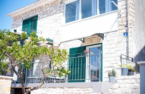 Splitska Apartment | Apartman NONO