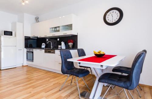 Cove Tri Zala (Zrnovo) Apartment | Apartman Orlando
