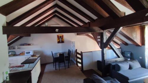 Cove Parja Apartment | Apartman u potkrovlju