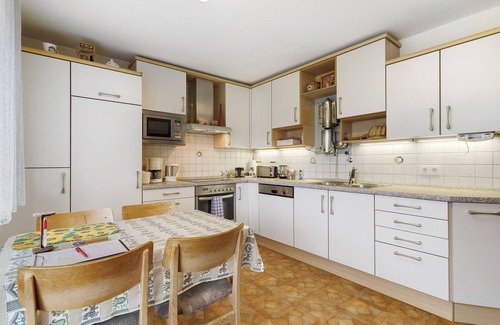 Bad Peterstal-Griesbach Apartment | Apartment 'Doppelzimmer 2' with Mountain View, private balcony and Wi-Fi