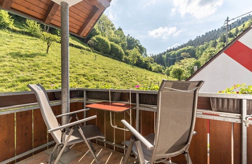 Bad Peterstal-Griesbach Apartment | Apartment 'Doppelzimmer 3' with Mountain View, private balcony and Wi-Fi