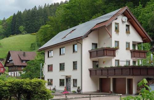 Bad Peterstal-Griesbach Apartment | Apartment 'Doppelzimmer 3' with Mountain View, private balcony and Wi-Fi