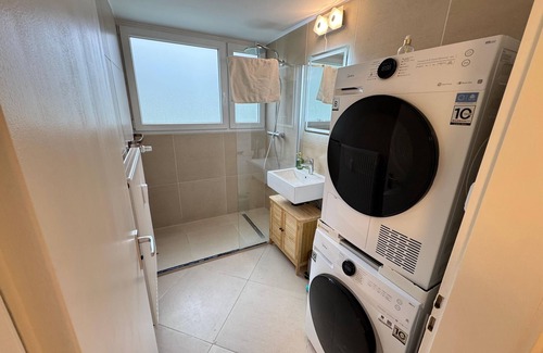 Heidenheim an der Brenz Apartment | Apartment 'Geschäftsreisetraum' with Private Terrace and Wi-Fi