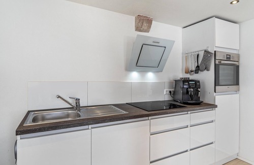 Ihringen Apartment | Apartment 'Ferienwohnung Zur Weinsteige' with Wi-Fi