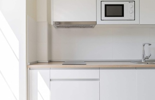 Villaverde de Pontones Apartment | Apartment for families or couples with double whirlpool bath and garden view.