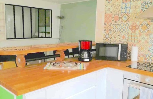 Le Chesnay Apartment | Apartment with its own garden, very serene.
