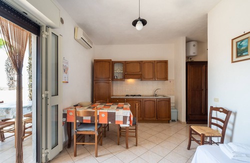 Maruggio Apartment | Apartment 'Marubium - Commenda' with Shared Pool, Wi-Fi and Air Conditioning