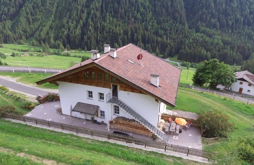 San Leonardo in Passiria Apartment | Apartment 'Tscharfhof' with Mountain View, Private Terrace and Wi-Fi