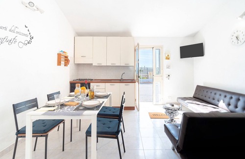 Santa Maria del Focallo Apartment | Apartment 'Casa Gardenia Fronte Mare' with Sea View, Wi-Fi and Air Conditioning