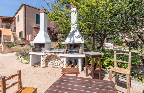 Capo Testa Apartment | Apartment 'Michelina' with Garden & Wi-Fi