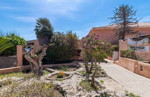 Capo Testa Apartment | Apartment 'Michelina' with Garden & Wi-Fi