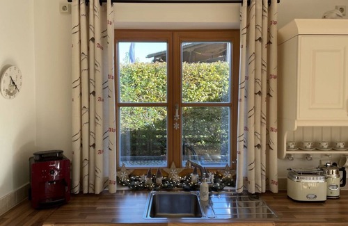 Sonnenbichl Apartment | Apartment 'Ferienwohnung Max 3' with Mountain View, Private Terrace and Wi-Fi