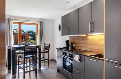 Sonnenbichl Apartment | Apartment 'Ferienwohnung Pflegersee' with Mountain View, Private Terrace and Wi-Fi