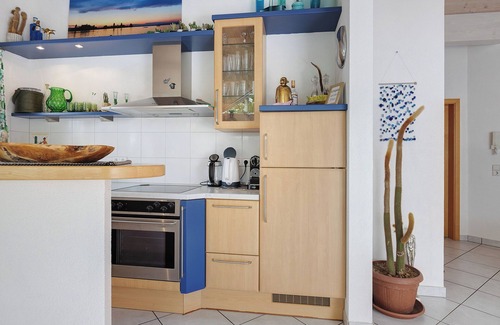 Radolfzell am Bodensee Apartment | Apartment 'Seeoase' with Balcony and Wi-Fi