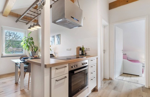 Leiselheim Apartment | Apartment 'Kirsche' with Shared Terrace, Shared Garden and Wi-Fi
