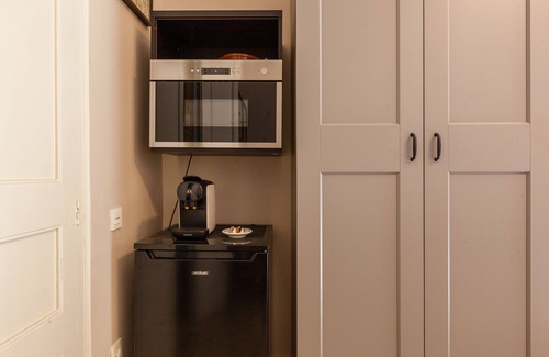 Vilafranca del Penedes Apartment | Apartment 'Apartament Ull De Llebre' with Shared Terrace, Wi-Fi and Air Conditioning
