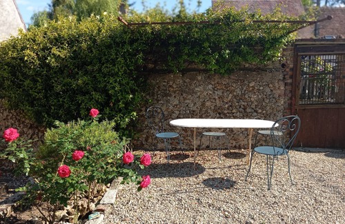 Dicy Apartment | Apartment with terrace - Gîte au Village 89120 DICY