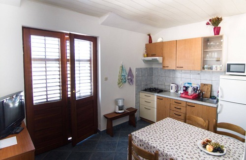 Stomorska Apartment | Apartment Marko (10178-A1) - Stomorska - island Solta