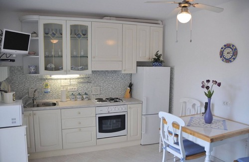 Stomorska Apartment | Apartments Sonja (10515-A1) - Stomorska - island Solta