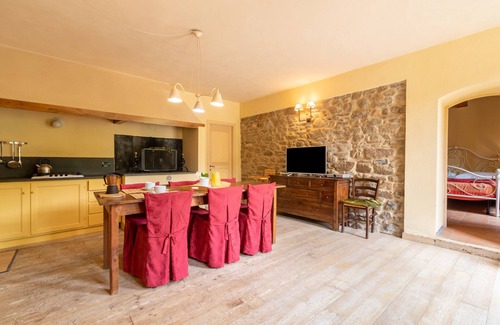 Castelfranco di Sopra Other | Apartment 'Pozzo al Bellini' with Shared Pool & Wi-Fi