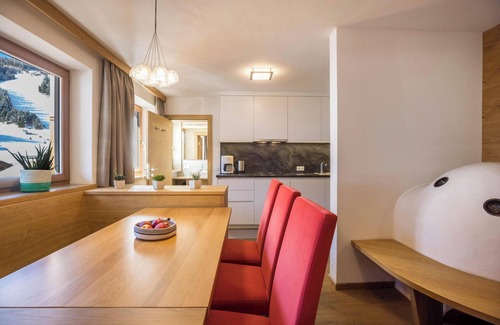 Mareo Apartment | Apartment "Rosalpina 2" in the Middle of the Ski Area with Mountain View, Wi-Fi & Balcony