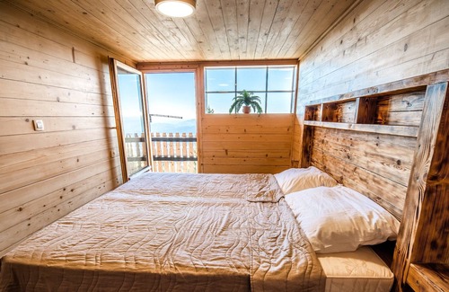 Ambroz pod Krvavcem Apartment | Apartment ZVOH with Mountain View on Krvavec