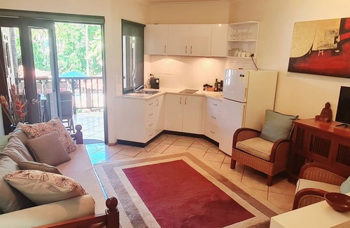 Port Douglas Apartment | Apartment 11 @ Hibiscus Gardens & Spa Resort