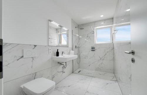 Vogelsang Apartment | Apartment 150QM 8 Personen Neuss, Düsseldorf mit Terrasse, Parkplatz, Küche