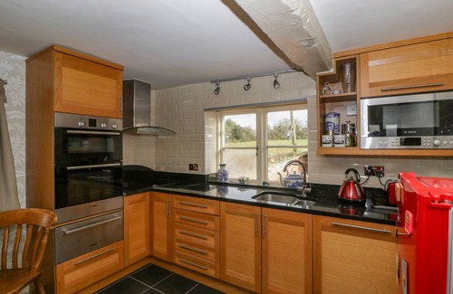 Saint Owens Cross Cottage | APARTMENT 2 - PENGETHLEY MANOR, pet friendly, with pool in Peterstow