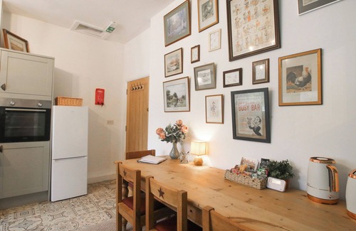Great Witley Cottage | APARTMENT 2 THE BRIDGE AT STANFORD HOTEL, romantic in Great Witley