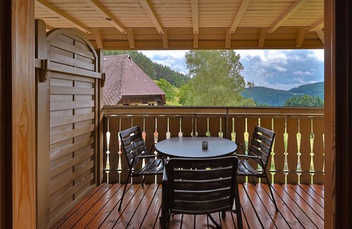 Hornberg Apartment | Apartment '2' with Shared Terrace, Balcony and Wi-Fi