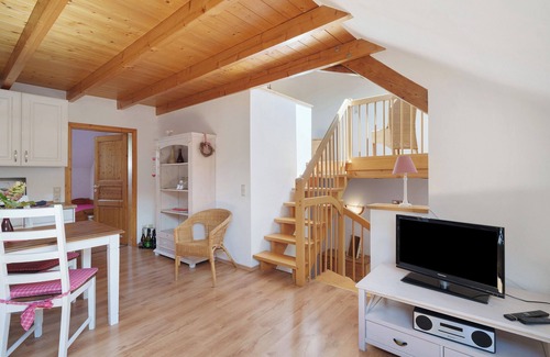 Oberrotweil Apartment | Apartment '3, 65 Qm, Balkon' with Shared Pool, Private Terrace and Wi-Fi