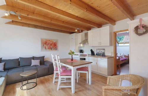 Oberrotweil Apartment | Apartment '3, 65 Qm, Balkon' with Shared Pool, Private Terrace and Wi-Fi