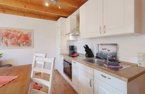 Oberrotweil Apartment | Apartment '3, 65 Qm, Balkon' with Shared Pool, Private Terrace and Wi-Fi