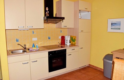Lobbe Apartment | Apartment 3 Ostseehus with terrace - Holiday apartments on the Baltic Sea beach with