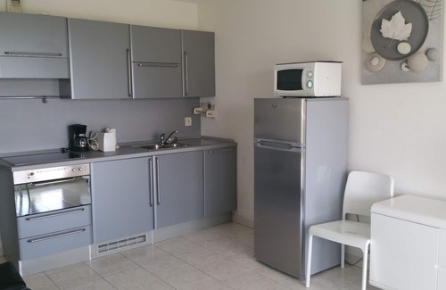 Golfe Juan Apartment | Apartment 3 rooms Modern Swimming pool Parking 300 m Beach Golfe Juan