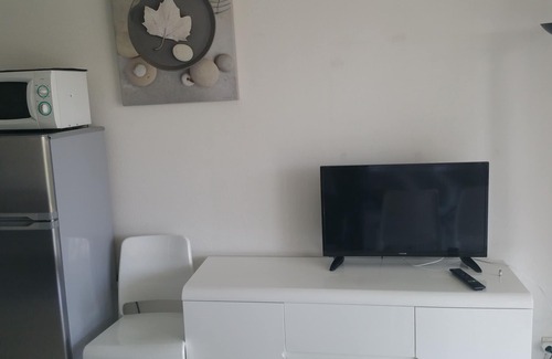 Golfe Juan Apartment | Apartment 3 rooms Modern Swimming pool Parking 300 m Beach Golfe Juan