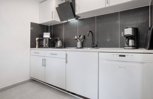 Schmatzin Apartment | Apartment '3' with Private Terrace, Private Garden and Wi-Fi