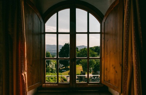 San Donato in Fronzano Apartment | Apartment '42 B Fattoria Degli Usignoli 3 Pax' with Shared Pool, Wi-Fi and Air Conditioning