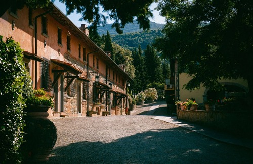 San Donato in Fronzano Apartment | Apartment '42 B Fattoria Degli Usignoli 3 Pax' with Shared Pool, Wi-Fi and Air Conditioning