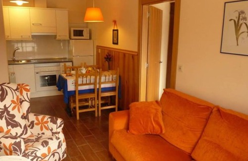 Ibero Apartment | Apartment (4 pax) with views of the river and pool. 10 minutes from Pamplona.