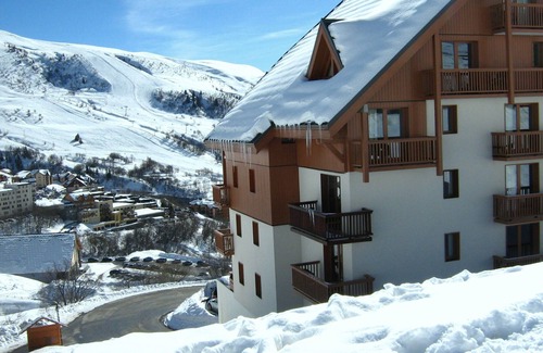 Montgellafrey Apartment | APARTMENT 4 pers/300m OF BALNEOTHERAPY AND SHOPS