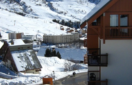 Montgellafrey Apartment | APARTMENT 4 pers/300m OF BALNEOTHERAPY AND SHOPS