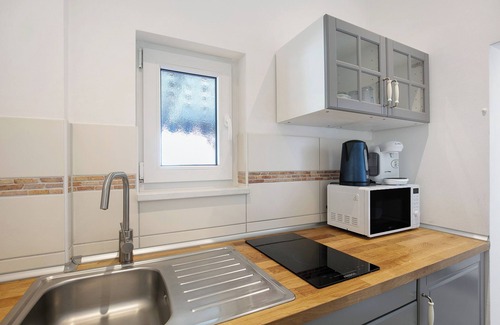 Ludwigsfelde Apartment | Apartment '4 - Weide' with Shared Terrace and Wi-Fi